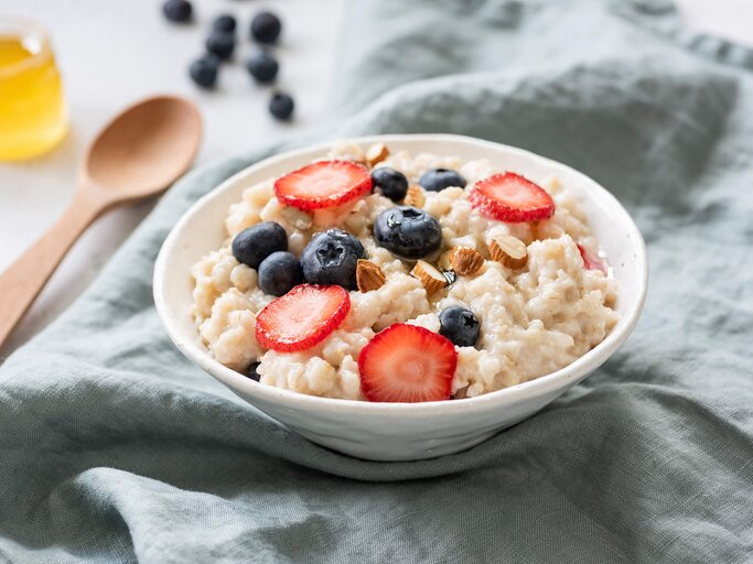 Haferflocken als Porridge | © Getty Images/Arx0nt