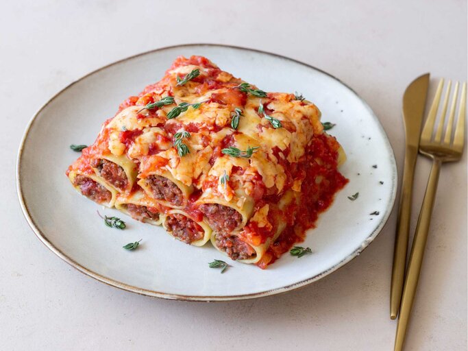 Cannelloni mit Hackfleisch-Füllung | © Getty Images/Vladislav Chusov