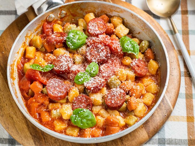 Gnocchi-Auflauf mit Wurst | © Getty Images/Carlo A