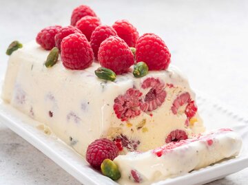 Semifreddo mit Himbeeren und Pistazien | © Getty Images/Azurita