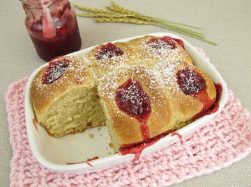 Buchteln mit Marmeladenfüllung | © Getty Images/Heike Rau