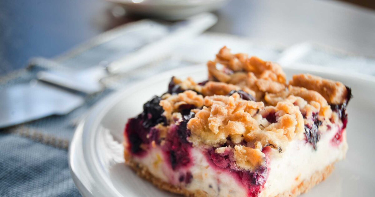 Schnell gemacht! Rezept für fruchtige Schmand-Streusel-Schnitten