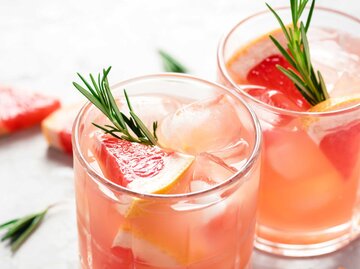 Grapefruit Cocktail | © Getty Images/Anna Kim
