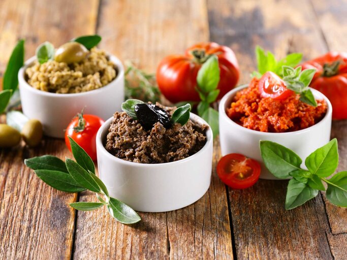 Perfekt zum Grillen: Würzig-aromatische Oliven-Tapenade
