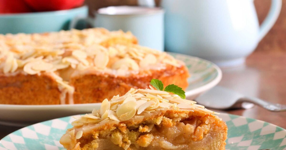 Blitzschnell gemacht: Saftiger Apfel-Schüttelkuchen mit Mandeln