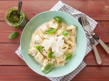 Tortellini in cremiger Soße | © Getty Images/picalotta