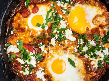 Feta Fried Eggs | © Adobe Stock/Brebca