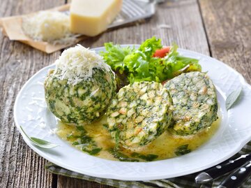 Ein Teller Knödel | © Getty Images/kabVisio