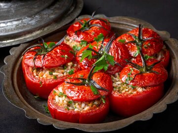 Gefüllte Tomaten mit Hack und Reis | © Getty Images/Esin Deniz