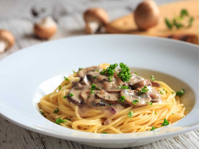 Spaghetti al Funghi | © Adobe Stock/juefraphoto