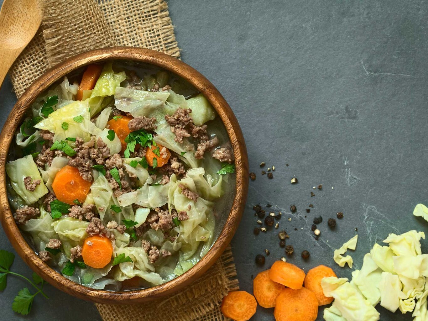 Schnell &amp; Lecker: Chinakohl-Eintopf mit Hackfleisch für kulinarische ...