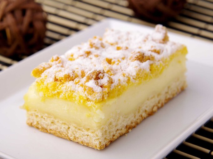 Streusel-Puddingkuchen | © Adobe Stock/Light Impression