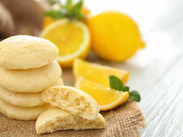 Ein Stapel Zitronenkekse | © Adobe Stock/Africa Studio