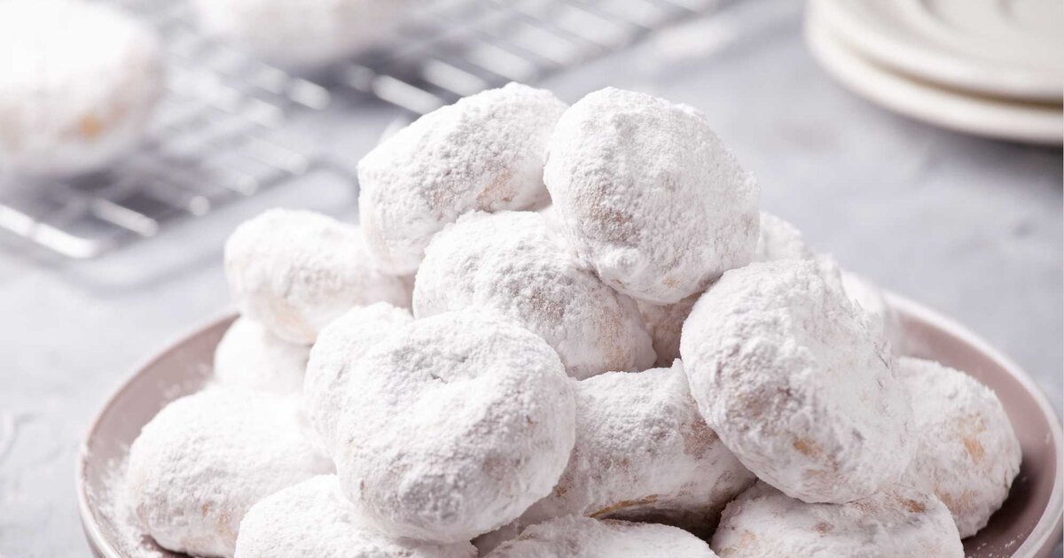 Kourabiedes: Griechische Weihnachtsplätzchen mit Mandeln