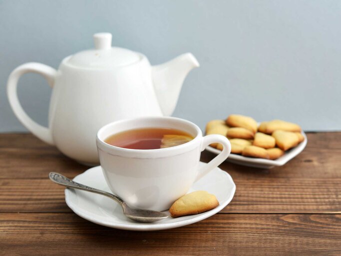 Kekse und Tee | © Adobe Stock/tashka2000
