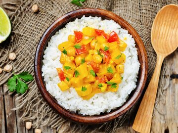Süßkartoffelcurry mit Reis | © Adobe Stock/nata_vkusidey