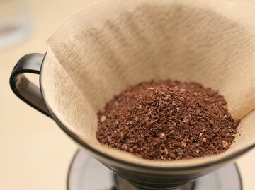 Eine Tasse Filterkaffee | © AdobeStock/leungchopan