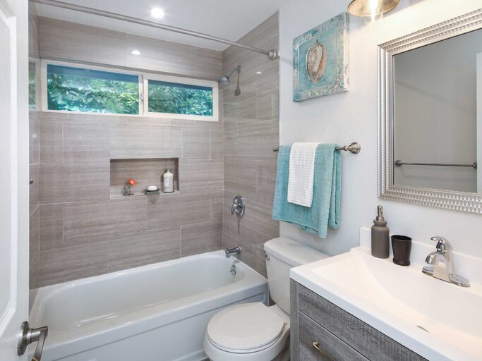 Modernes Badezimmer | © Adobe Stock/Javani LLC
