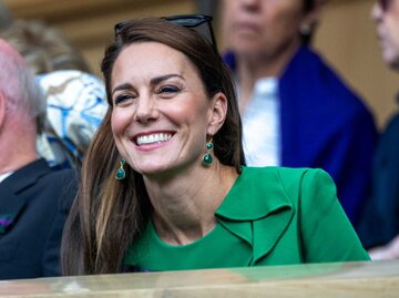 Prinzessin Kate lächelnd bei einem Tennisspiel | © Getty Images/Tim Clayton - Corbis 