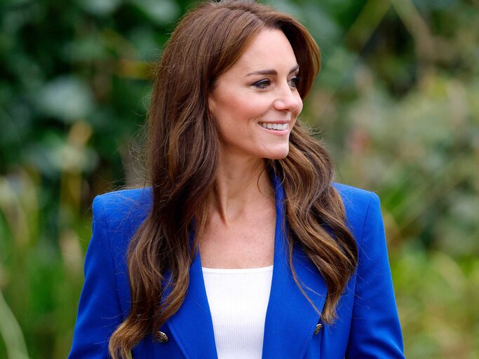 Prinzessin Kate mit einem blauen Blazer. | © Getty Images/Max Mumby