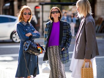 modisch gekleidete Frauen bei einer Fashion Week | © Getty Images/Christian Vierig