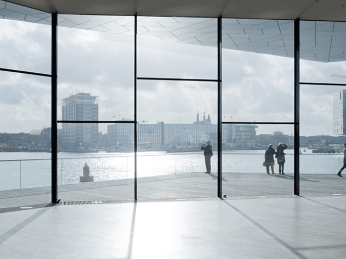 Eine tolle Dauerausstellung, ein spektakulärer Ausblick aus dem Café: das Eye Film Museum. (Foto: Iwan Baan)
 | © Iwan Baan