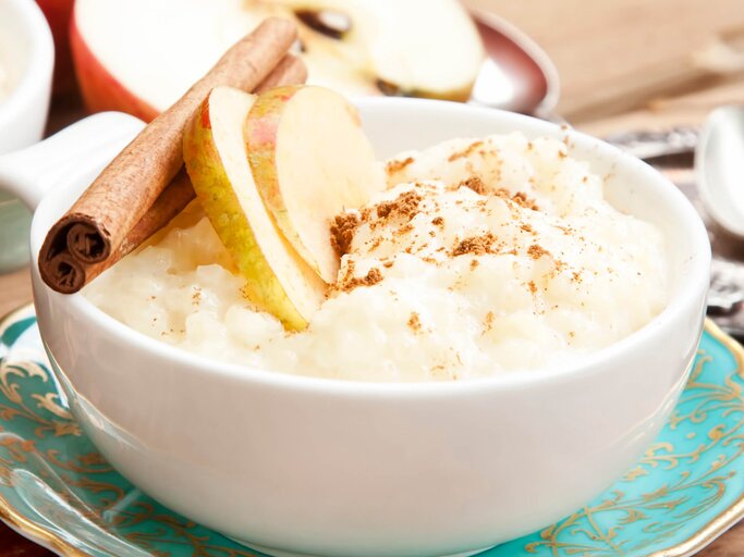 Milchreis mit Äpfeln und Zimt | © gettyimages.de |  Catalina-Gabriela Molnar