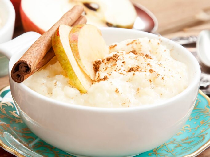 Milchreis mit Äpfeln und Zimt | © gettyimages.de |  Catalina-Gabriela Molnar