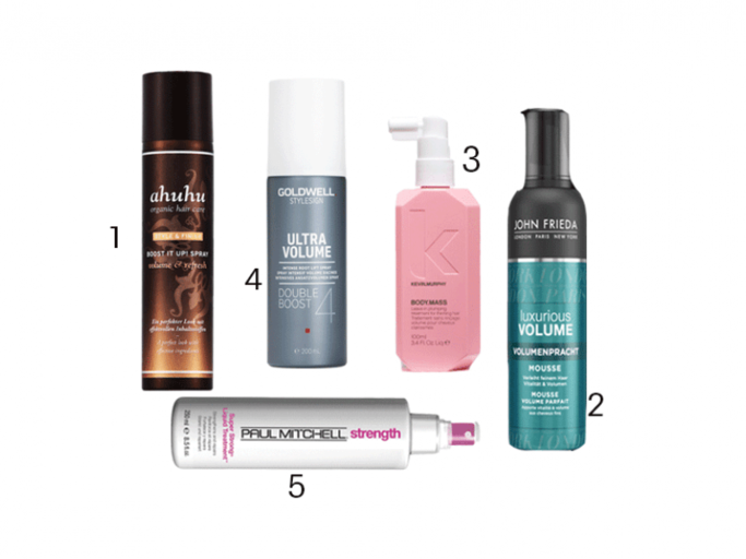 1. „Organic Hair Care Style & Finish Boost It Up! Spray” mit Reisstärke von Ahuhu, um 20 Euro, 2. Haarschaum „Luxurious Volume Volumenpracht Mousse” von John Frieda, um 8 Euro, 3. „Body.Mass”-Spray mit Apigenin, das die Durchblutung der Kopfhaut ankurbelt, von Kevin.Murphy, um 38 Euro, 4. Ansatzvolumenspray „Ultra Volume Double Boost” von Goldwell, um 19 Euro, 5. „Super Strong Liquid Treatment” von Paul Mitchell kräftigt mit pflanzlichen Proteinen, um 28 Euro. | © PR