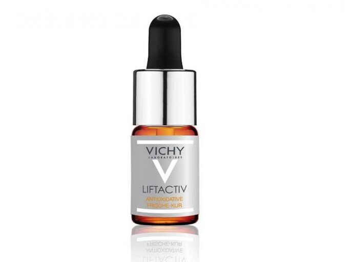In Gesichtspflege enthaltenes Vitamin C wie hier in der „Liftactiv Antioxidative Frische-Kur" ist ein Alleskönner, hemmt zum Beispiel sowohl Akne als auch Pigment- und Altersflecken. Von Vichy, um 26 Euro. | © PR