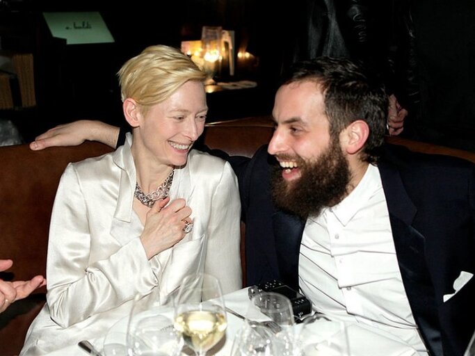 Tilda Swinton und Sandro Kopp | © Getty Images | Jeff Vespa