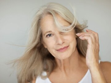 Reife Frau mit schönen Haaren | © iStock | piolka