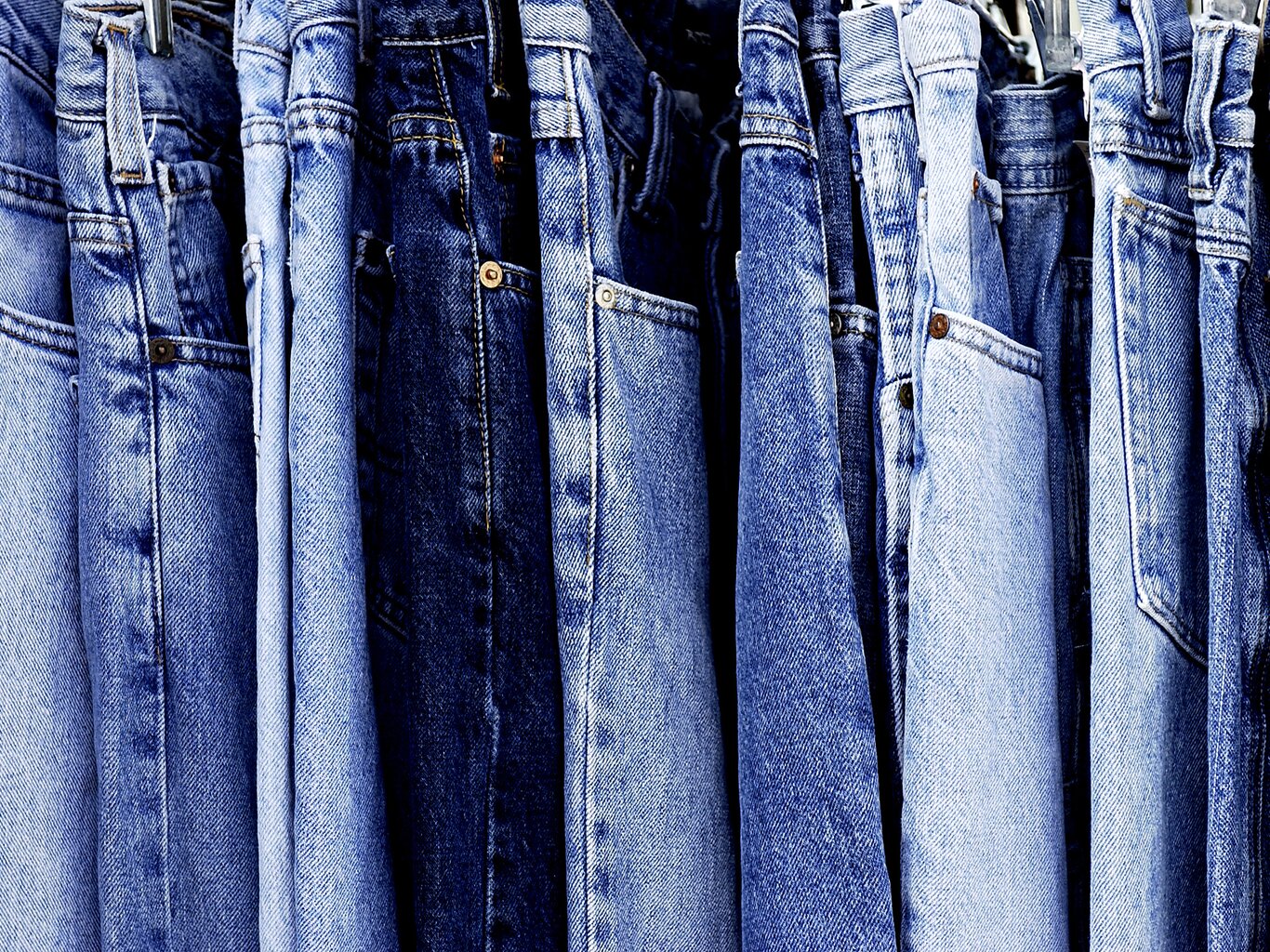 Der ultimative Jeans-Guide: Welcher Schnitt passt zu welcher Figur?