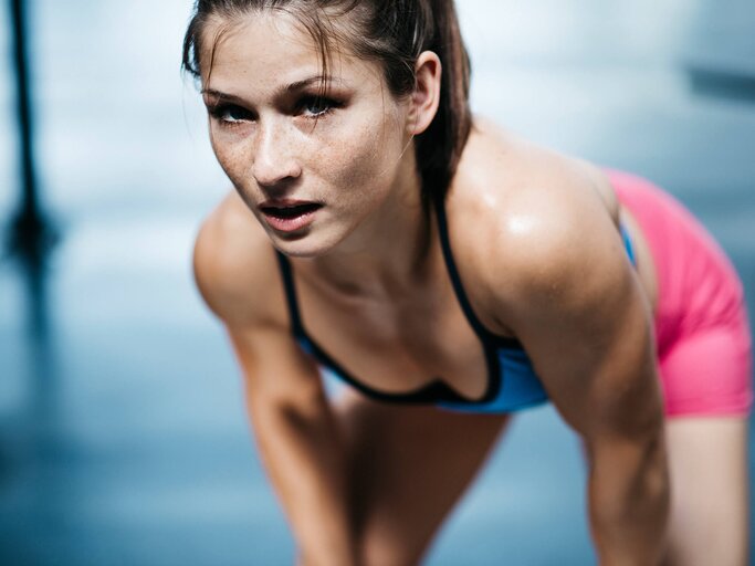 Frau in Sportbekleidung | © iStock | mihailomilovanovic