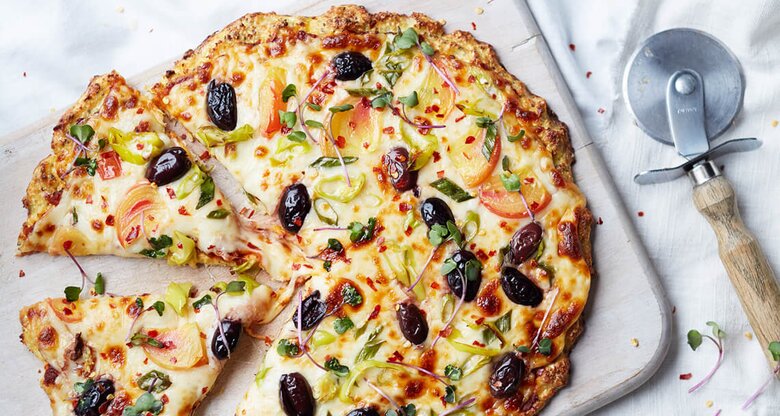 Low Carb Pizza mit Blumenkohl-Boden | © Vitamix