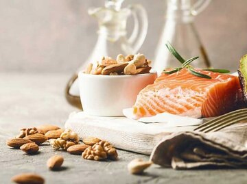 Lachs und Nüsse | © iStock | Roxiller