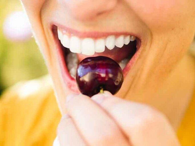 Frische Früchte wie Kirschen enthalten besonders viel Fruchtzucker und können bei Menschen mit einer Fruktose-Intoleranz unangenehme Beschwerden auslösen. | © BALLERO ISTOCK