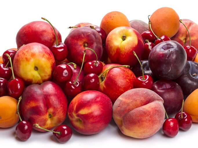 Unreifes Obst und Steinobst | © iStock | ra3rn