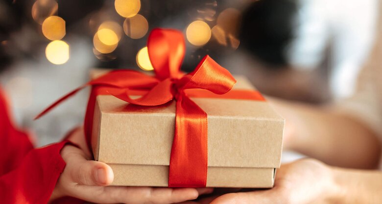 Weihnachtsgeschenke | © iStock | katiafonti