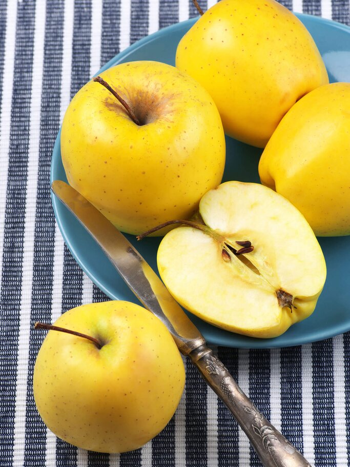 Äpfel der Sorte Golden Delicious | © iStock | Svetl