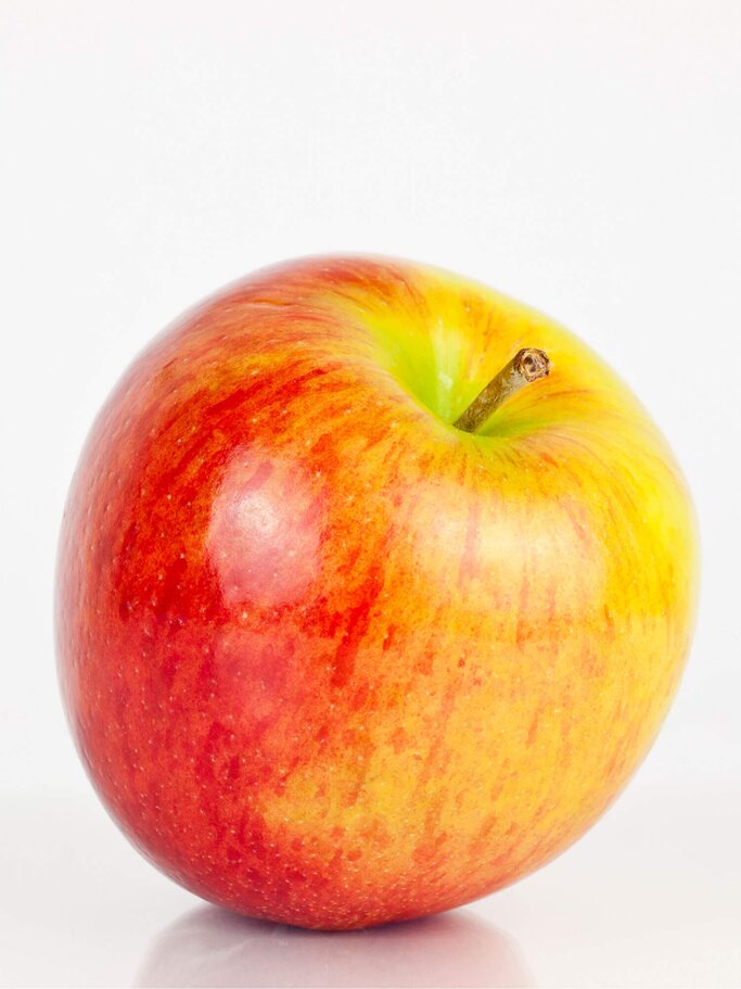 Apfel der Sorte Braeburn | © iStock | karenlsmith