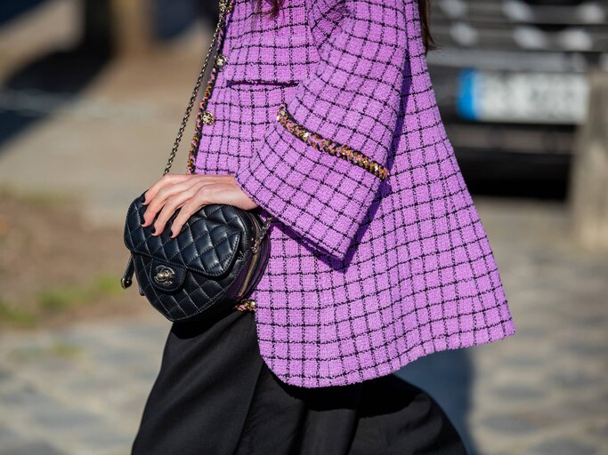 Trendfarbe Lilia Streetstyle | © gettyimages.de / 	Christian Vierig