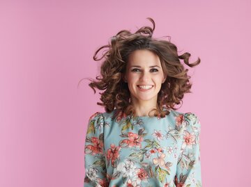 Frau mit schönen Locken | © Getty Images/CentralITAlliance