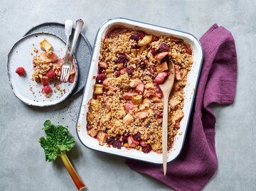 Süße Rhabarber-Auflauf | ©  Shutterstock.com/Food Collection