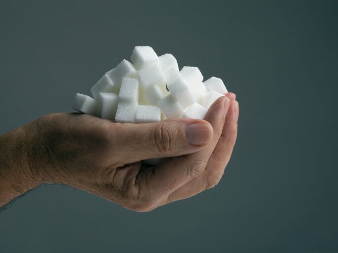 Eine Handvoll Zucker | © Getty Images/	GSO Images