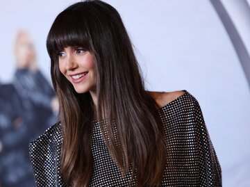 Schauspielerin Nina Dobrev trägt jetzt einen Pony | © Getty Images/	Robin L Marshall 