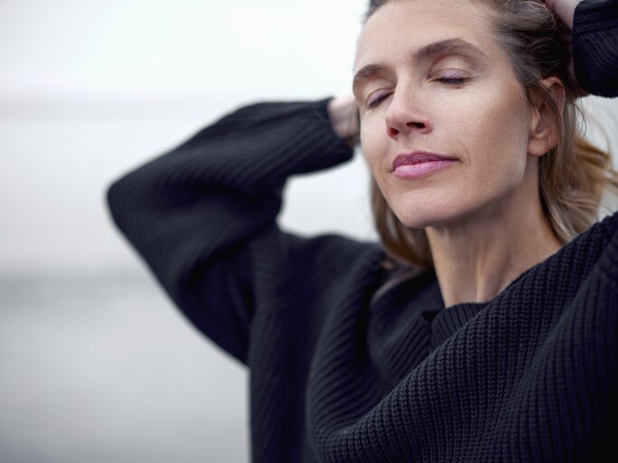 Entspannte Frau | © GettyImages/Oliver Rossi