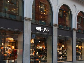 H&M Home Store Außenansicht | © Adobe Stock/Tupungato